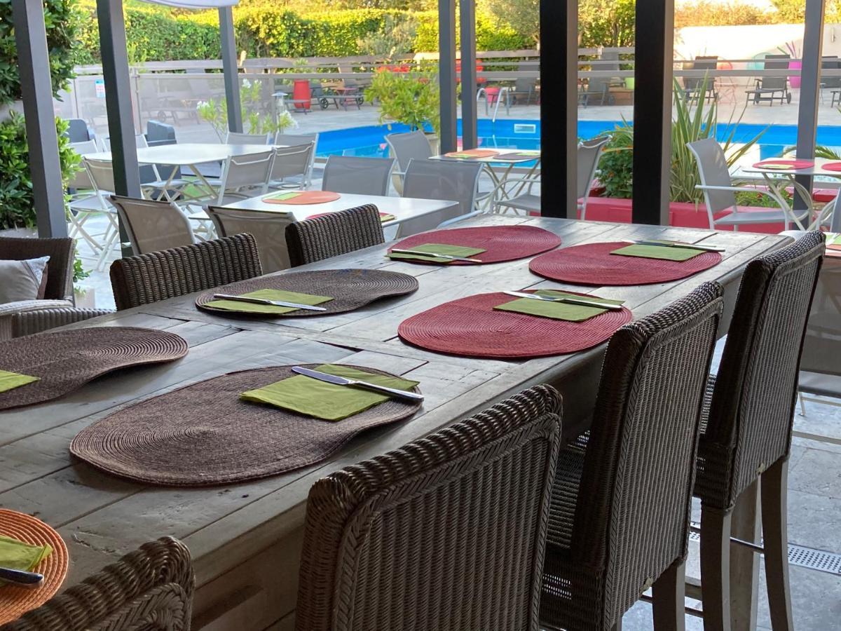 Logis Hotel Restaurant Les Aubuns Caissargues Exterior foto