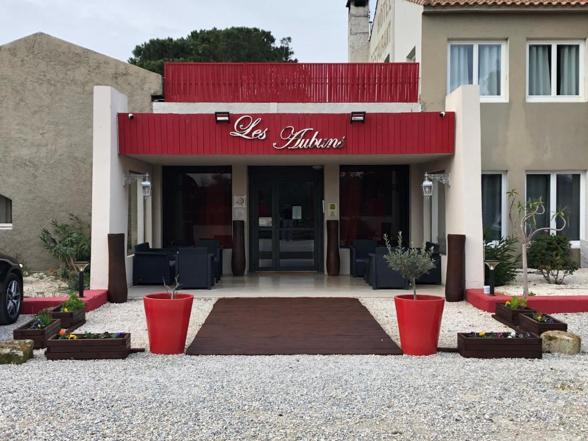 Logis Hotel Restaurant Les Aubuns Caissargues Exterior foto