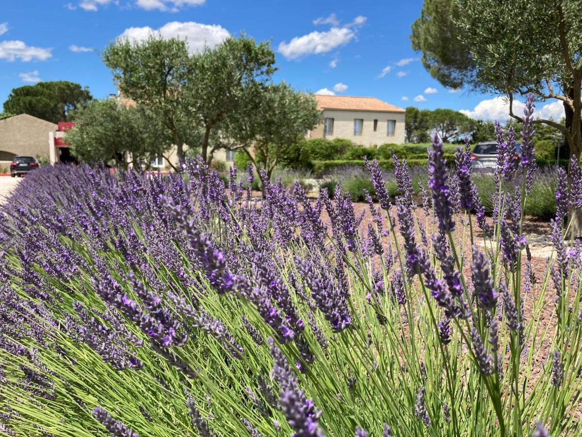 Logis Hotel Restaurant Les Aubuns Caissargues Exterior foto