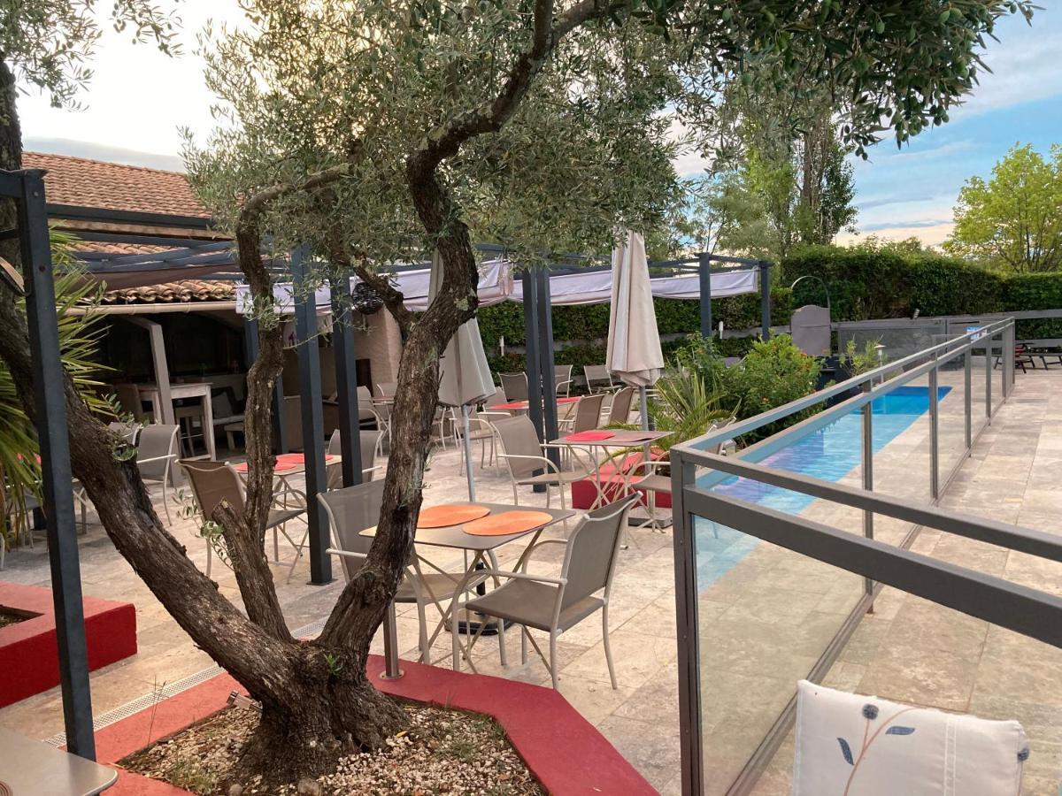 Logis Hotel Restaurant Les Aubuns Caissargues Exterior foto