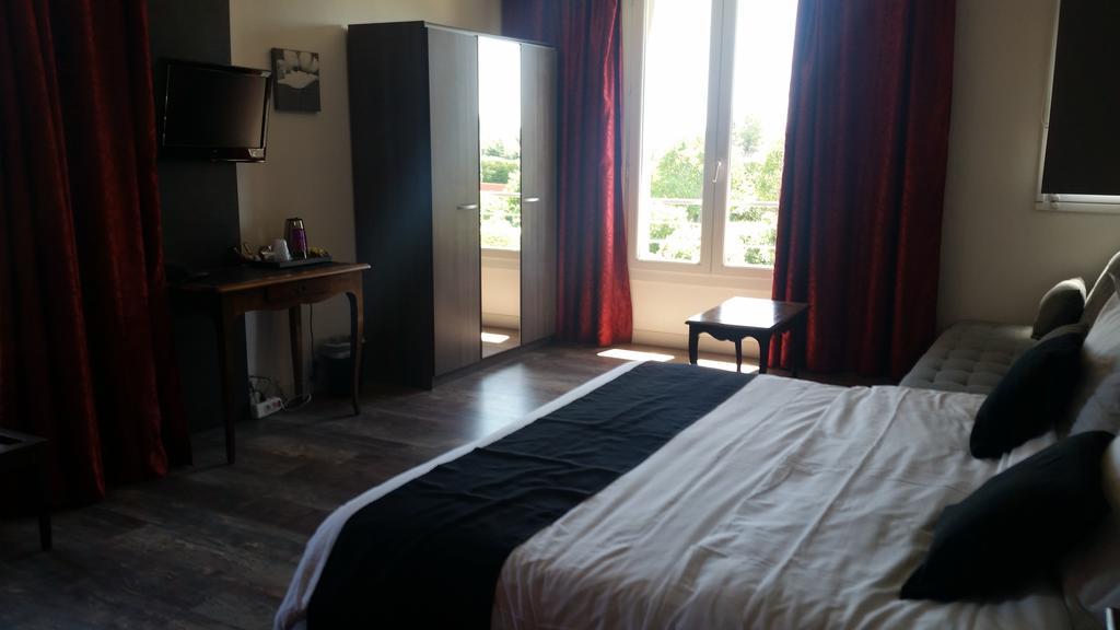 Logis Hotel Restaurant Les Aubuns Caissargues Exterior foto