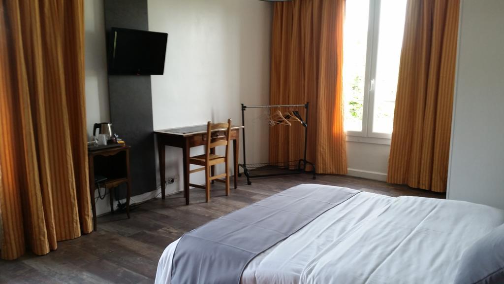 Logis Hotel Restaurant Les Aubuns Caissargues Exterior foto