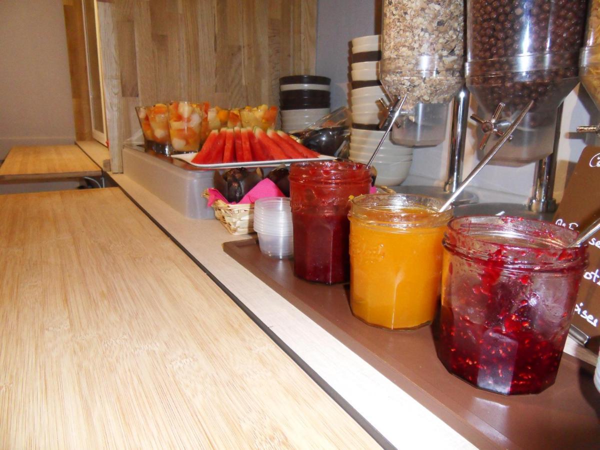 Logis Hotel Restaurant Les Aubuns Caissargues Exterior foto