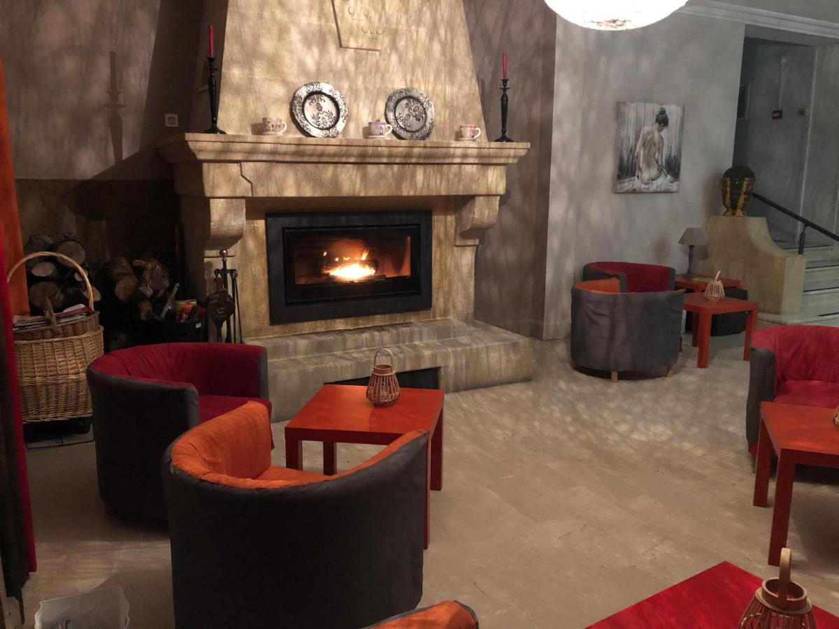 Logis Hotel Restaurant Les Aubuns Caissargues Exterior foto